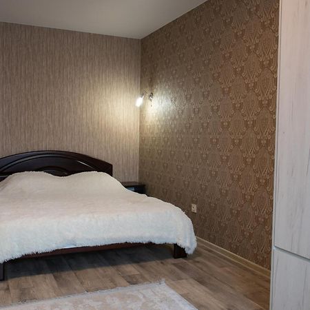 Академіка Корольова 20 1 Apartment Cherkasy Luaran gambar